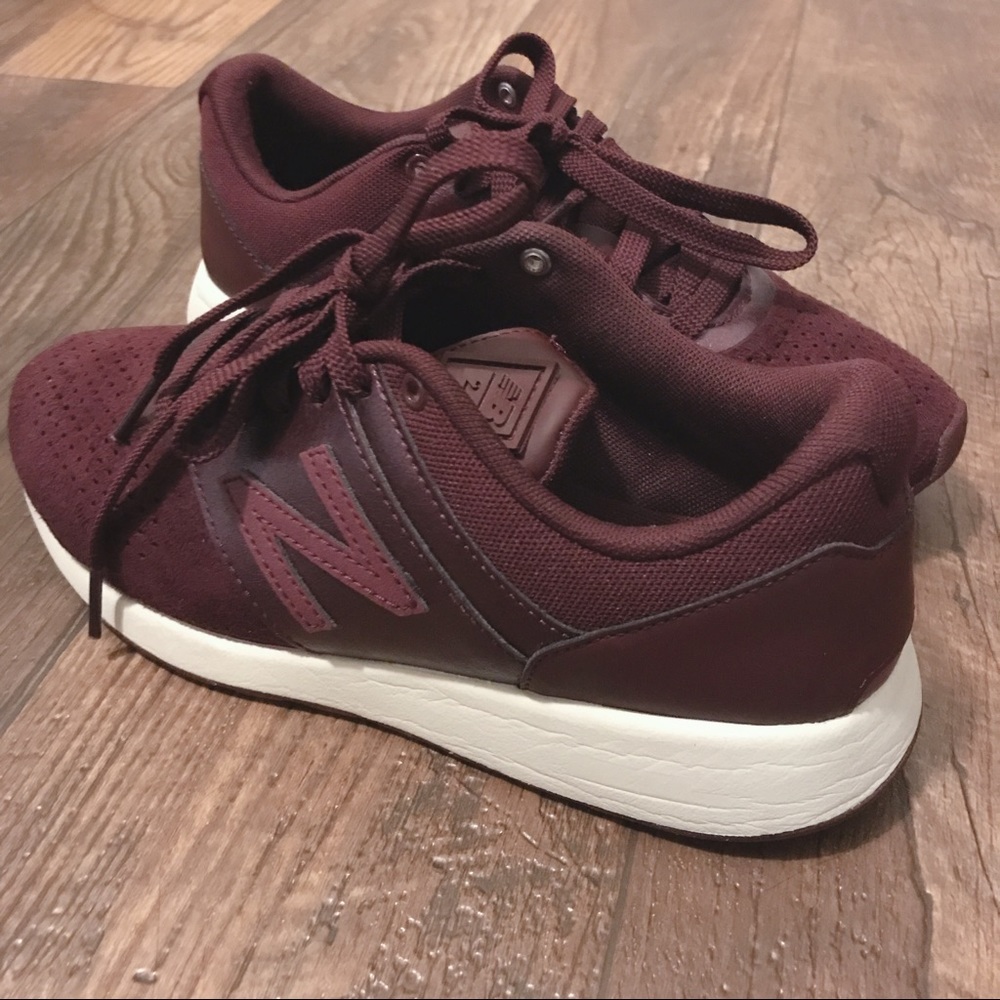 New Balance Women's 24 V1 Lifestyle Sneaker